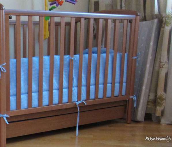 Продам кроватку Baby Italia с матрасом в Москве