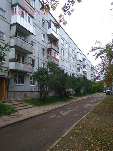 Продам четырехкомнатную квартиру в Вологда.Жилая площадь 69 кв.м.Дом панельный.Есть Балкон.