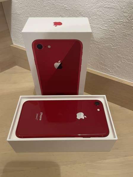 Продам iPhone 8 красного цвета