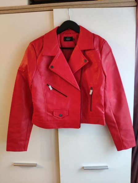 Куртка красная женская