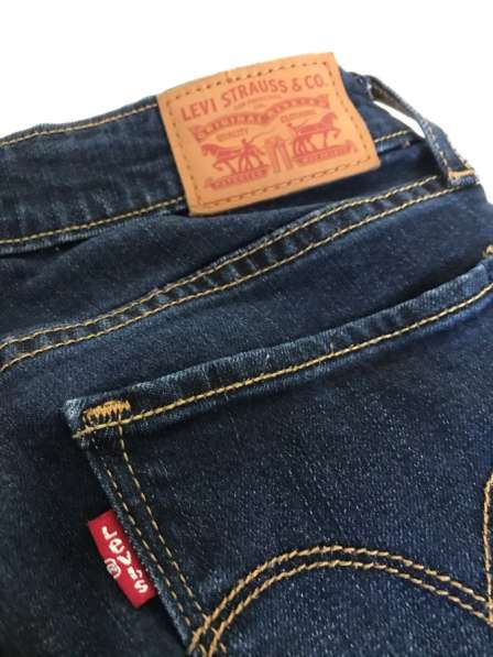 Джинсы LEVIS