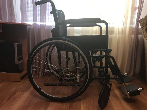Срочно продам инвалидную коляску в фото 10