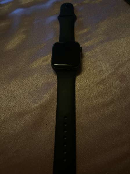 Часы Apple Watch Series 5 размер 44мм в фото 3