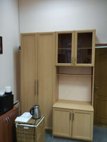 Продается офисная мебель б/у (два двухсекционных шкафа) в Москве