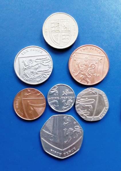 Монеты Великобритании (2). Герб королевы в Москве