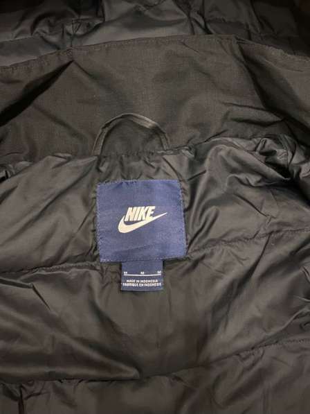 Зимняя куртка Nike в фото 3