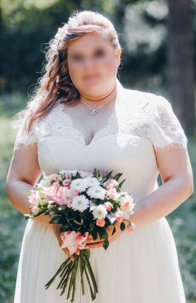 Свадебное платье с кружевным верхом и коротким рукавом в Магнитогорске