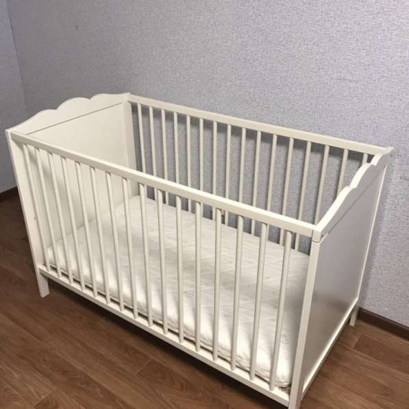 Продам Икеа кроватку для новорожденных