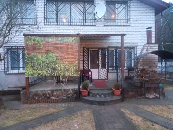 Продаётся двухэтажный кирпичный дом недалеко от Минска