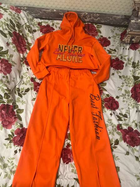 Женский спортивный костюм