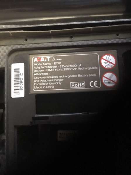 Аккуратно разобранный робот пылесос