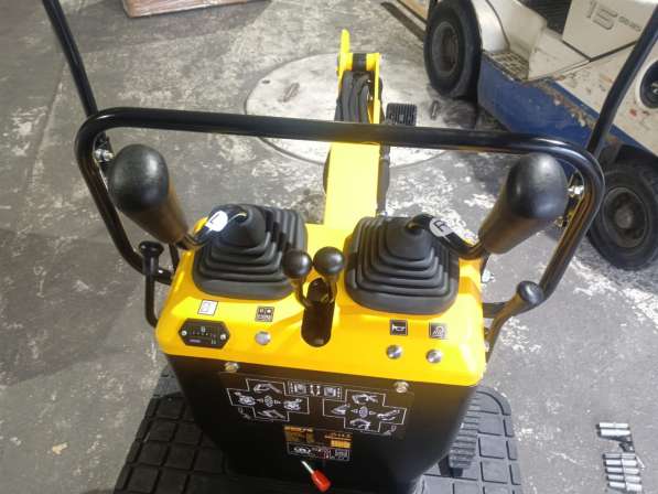 Мини-экскаватор Komatsu PC-08 в Владивостоке фото 5