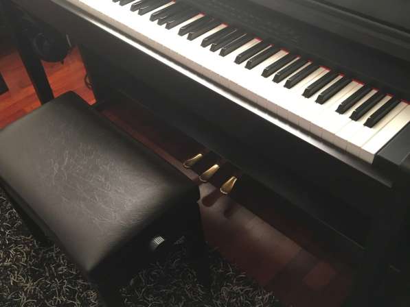 Продается электронное пианино Yamaha CLP-440R в Москве фото 4