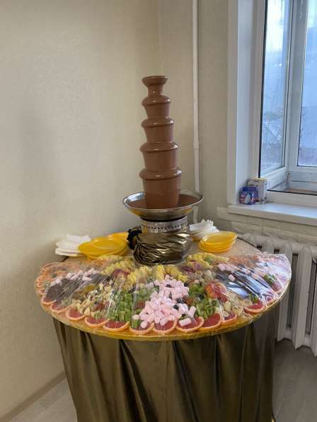 Шоколадный фонтан в аренду в фото 3