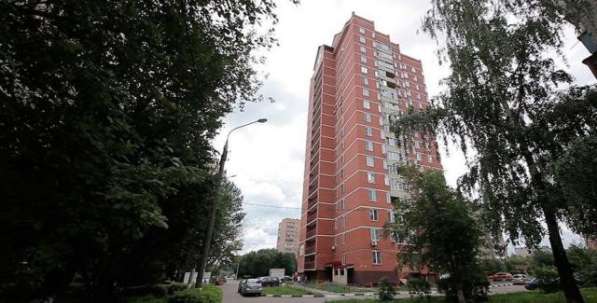 Продам однокомнатную квартиру в Подольске. Жилая площадь 42,50 кв.м. Дом монолитный. Есть балкон.
