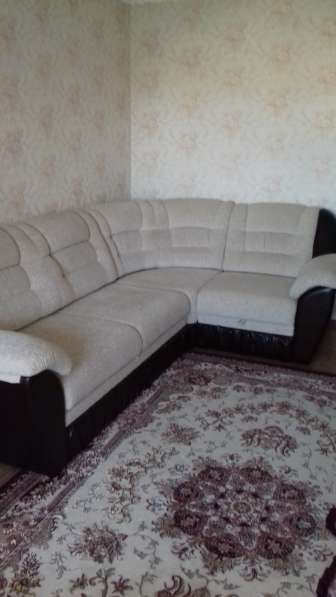 Продам угловой диван с креслом в отличном состоянии. 180000т