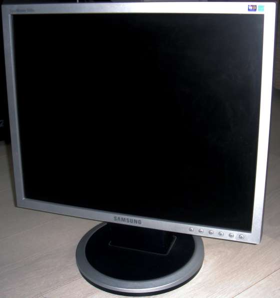 19"Samsung 940N