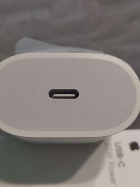 Блок зарядного устройства USB адаптер Apple USB-C 20 W в фото 8