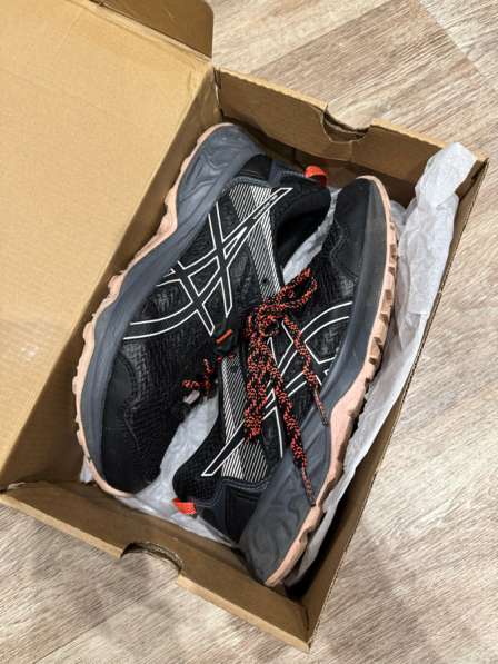 Кроссовки asics