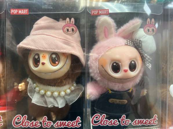 Лабубу в одежде игрушка-брелок