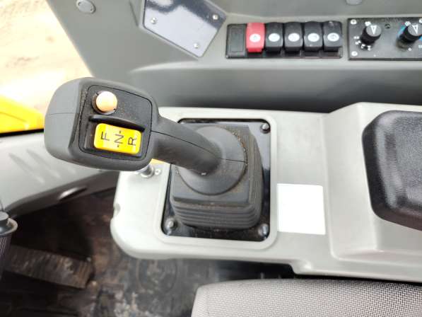 Фронтальный погрузчик XCMG ZL60GV в Верхней Салде фото 4