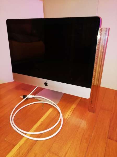 Моноблок apple iMac 21,5 середина 2010