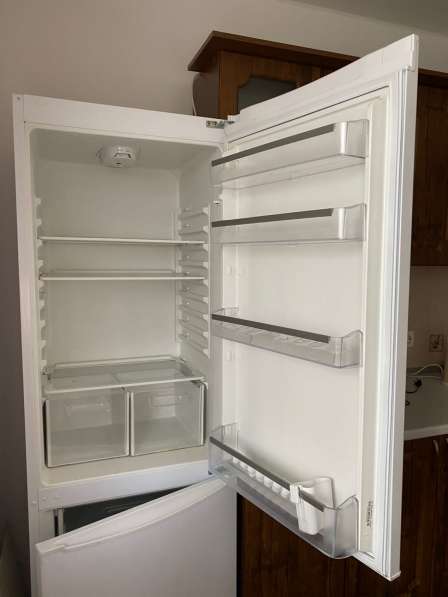 Продаю б/у холодильник VESTEL в Новороссийске