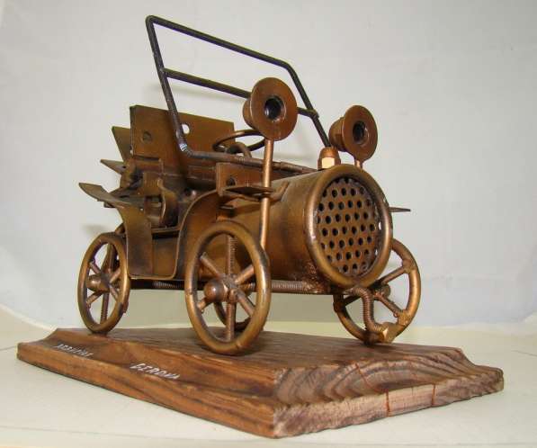 Скульптура Старинный автомобиль (W929)
