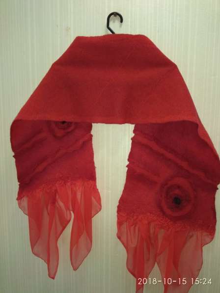 Красный шерстяной шарф с шифоном в фото 4