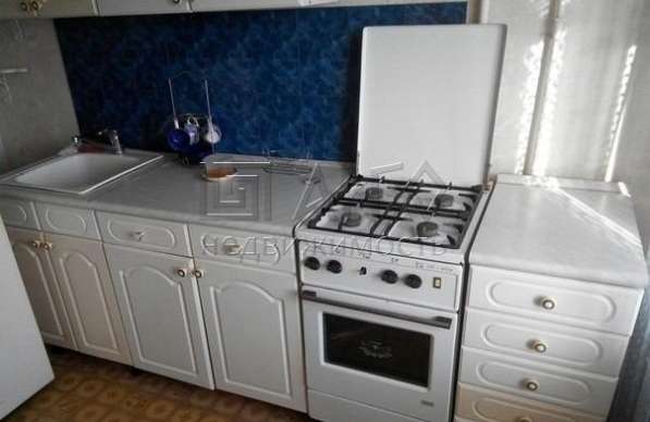 Сдам однокомнатную квартиру в Санкт-Петербурге. Жилая площадь 37 кв.м. Этаж 4. Есть балкон.