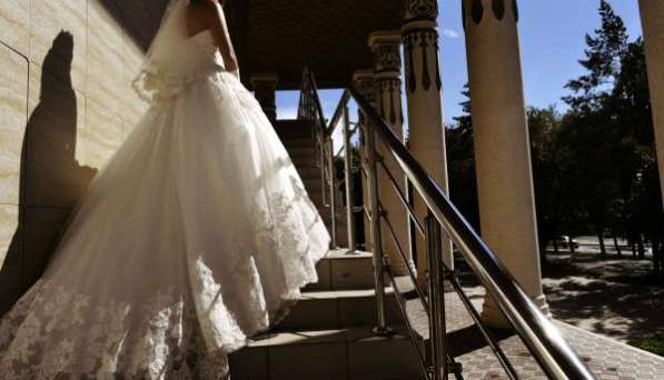 Свадебное платье -цвет айвори размер 42-44 - 70 000т в фото 4