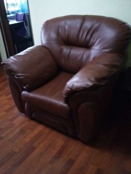 Натур. кожа. Цвет темно-коричневый. кресло+диван в Перми фото 4