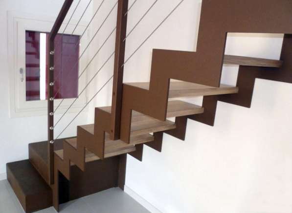 Каркас лестницы из листового металла в фото 4