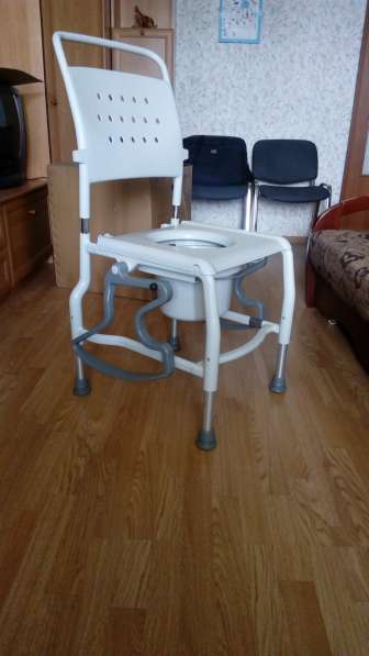 Санитарно-гигиеническое кресло (туалетно-душевой стул)