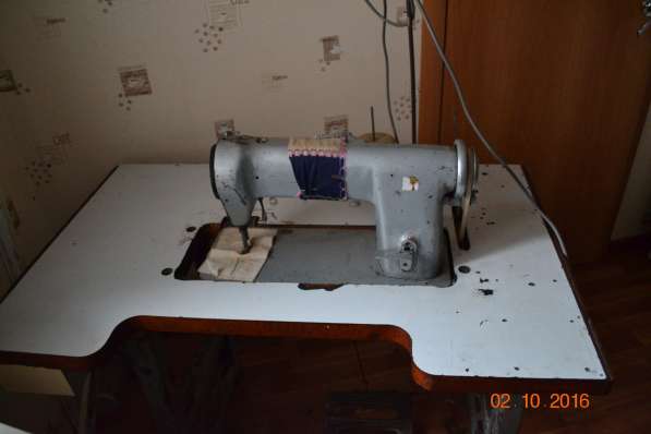 Швейная промышленная машинка б/у с мотором.