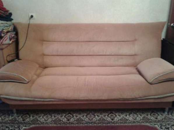Мягкая мебель, диван и два кресла в фото 4