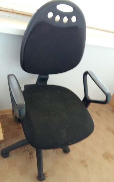 Кресло офисное компьютерное с подлокотниками