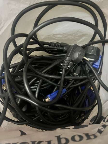 Шнуры питания и VGA