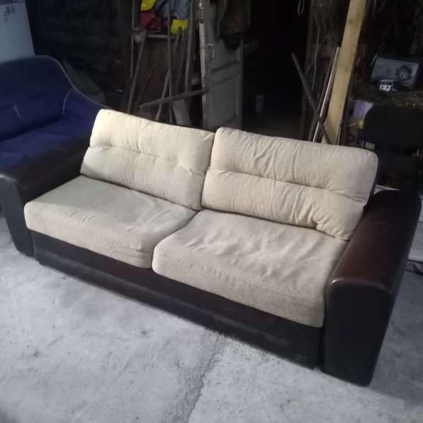 Шикарный кожаный диван