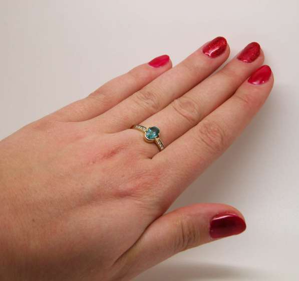 Кольцо золотое с овальным Аквамарином и бриллиантами. в Москве фото 4