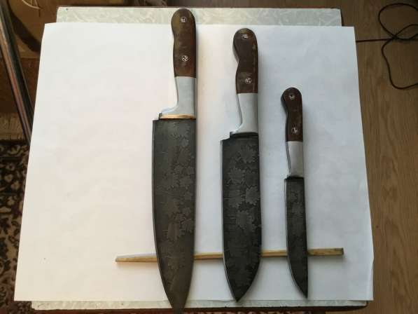 Продается подарочный набор кухоных ножей(кленовый листолад)