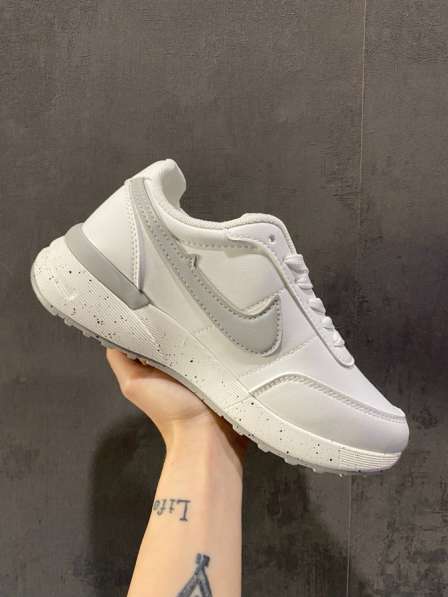 Кроссовки женские Nike