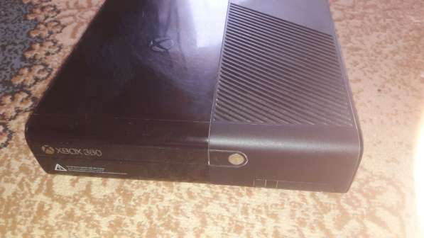 Xbox 360 E 4gb, бонусом дам 3 игры и hdmi