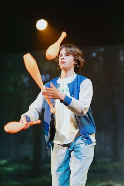 Цирковое-тиотральное выступление с жонглированием на 5-10