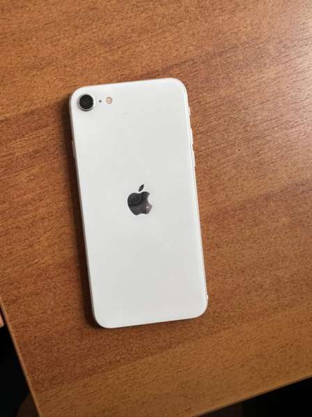 Продам IPhone SE22