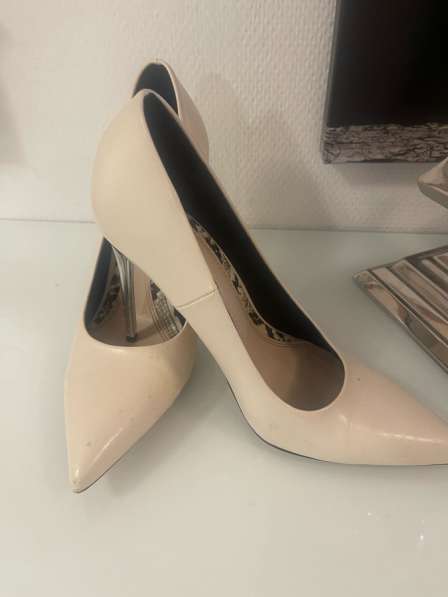 Женские туфли белые Zara