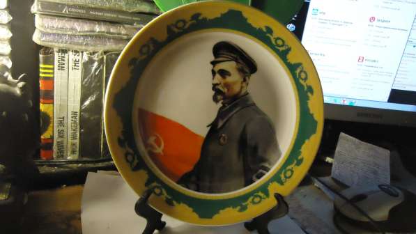 Продам тарелку с изображением Сталина и др в Красноярске
