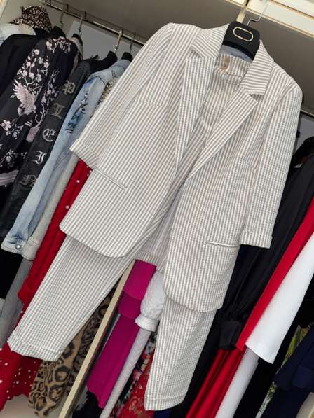 Костюм женский молочный