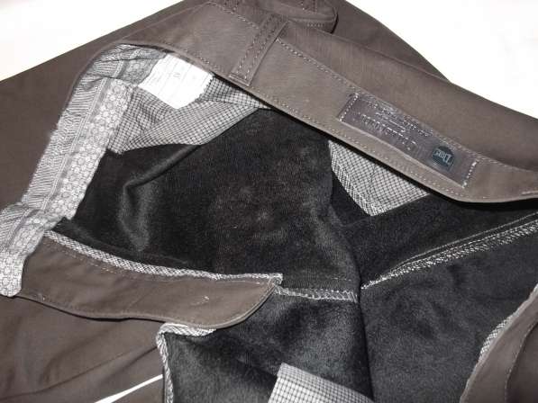 Продам джинсы утепленные коричневые р-р 52, новые в Новосибирске