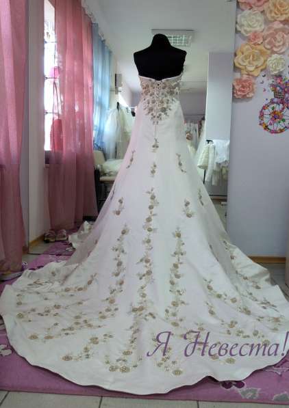 Атласное свадебное платье в Симферополе фото 3
